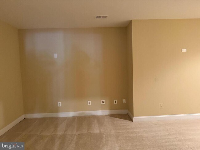 Building Photo - 43110 Kingsport Dr