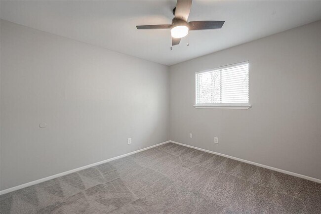 Building Photo - 6 N Waxberry Rd