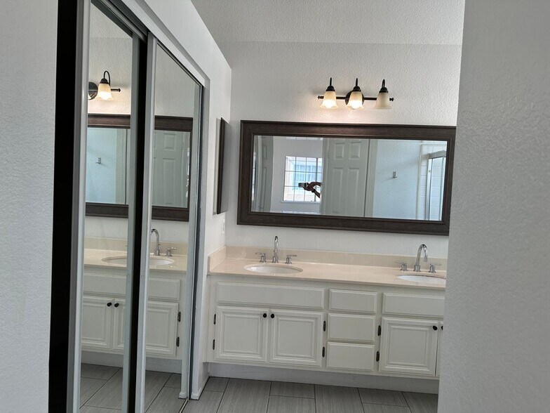 Building Photo - 14078 Lemoli Way