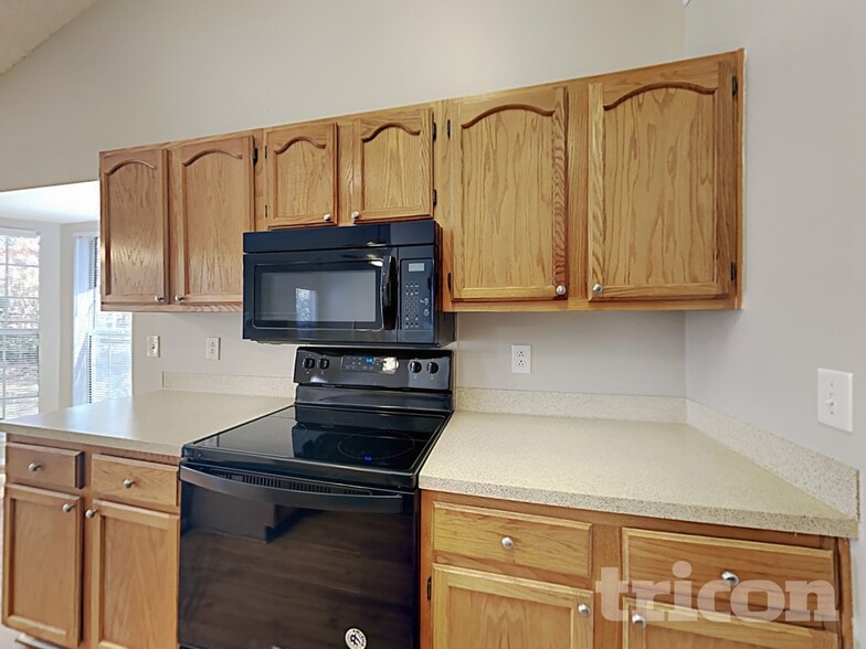 Building Photo - 5207 Hedgecrest Pl