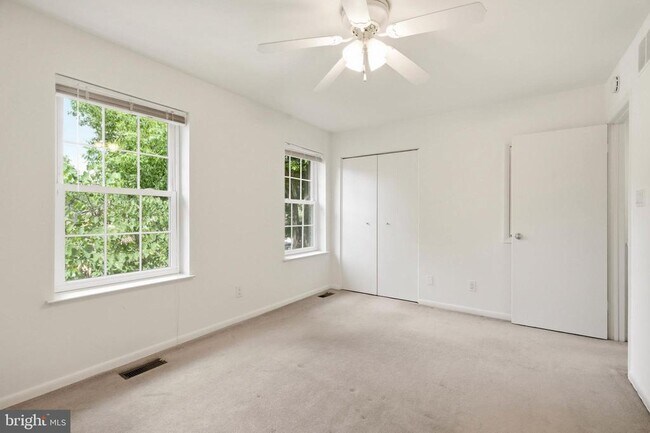 Building Photo - 9101 Bronze Bell Cir