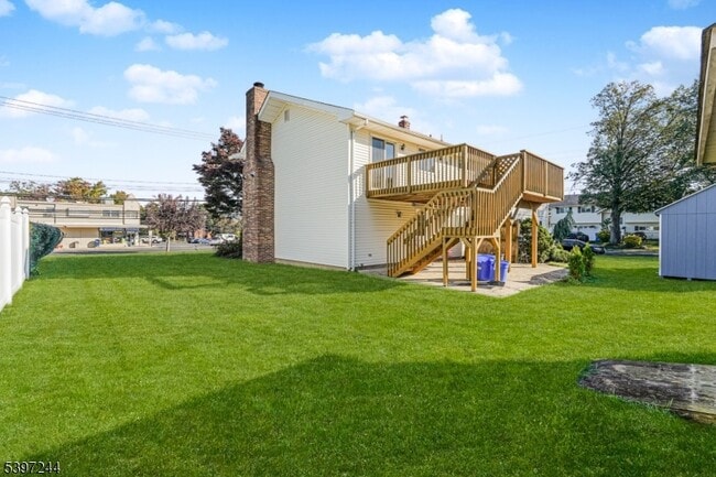 Building Photo - 17 Throckmorton Ln