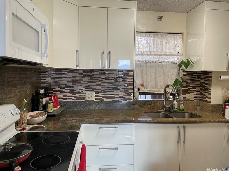 Kitchen - 98-351 Koauka Loop