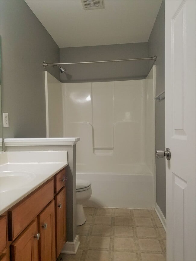 Building Photo - Large 2 story transitional in Birkdale