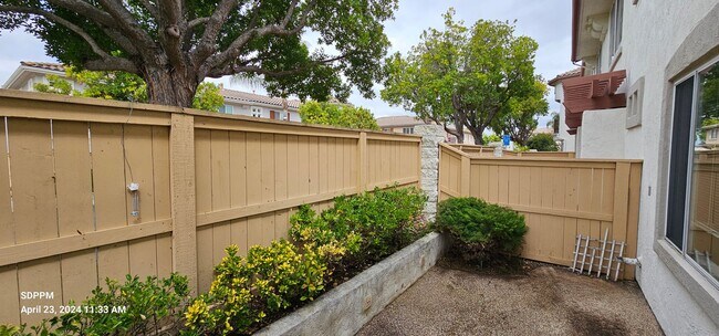 Building Photo - SCRIPPS RANCH - Ivy Hill - Nice 3 Bedroom / 2.5 Bath Townhouse.  AVAILABLE 08/17/2026.