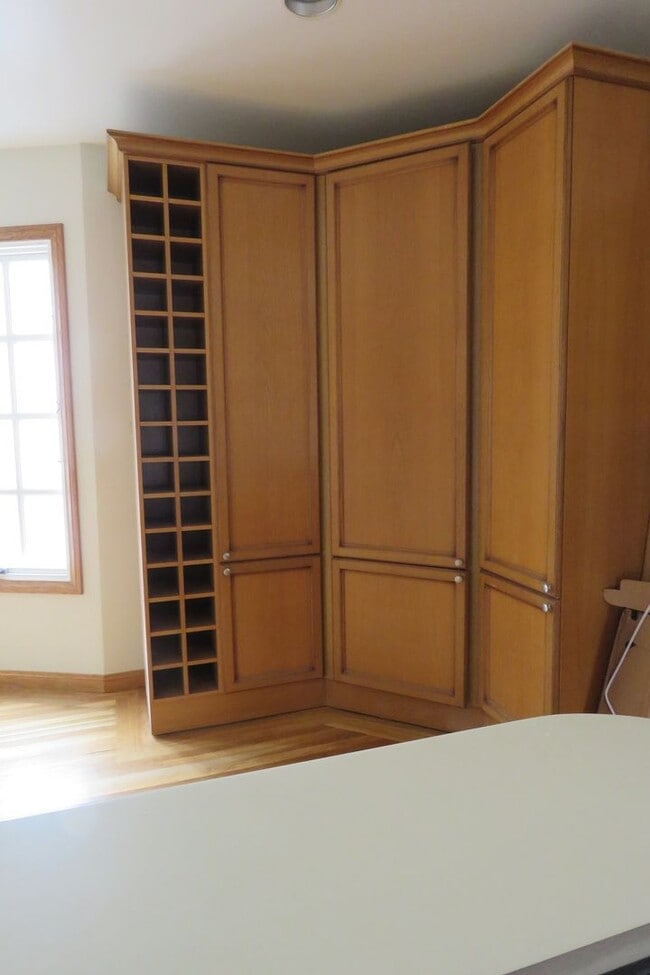 Building Photo - Elegant 4 bedroom House  with bonuses