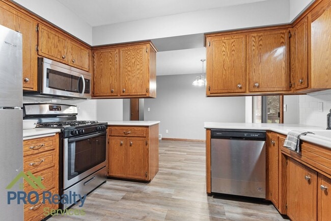 Building Photo - 3 Bedroom Plus Den Home