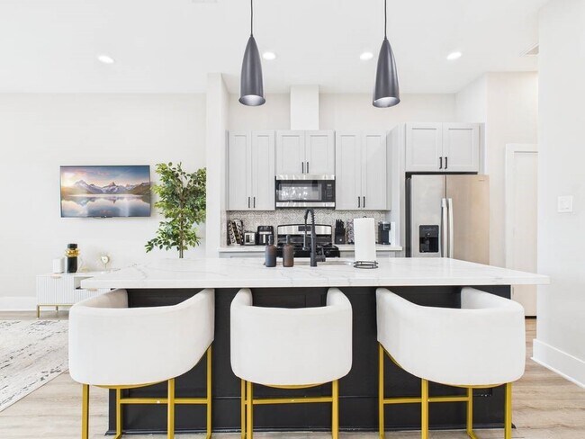 Building Photo - 6310 Norland St