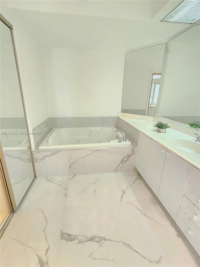 Building Photo - 20185 E Country Club Dr