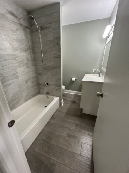 Building Photo - 26 Florence Tollgate Pl