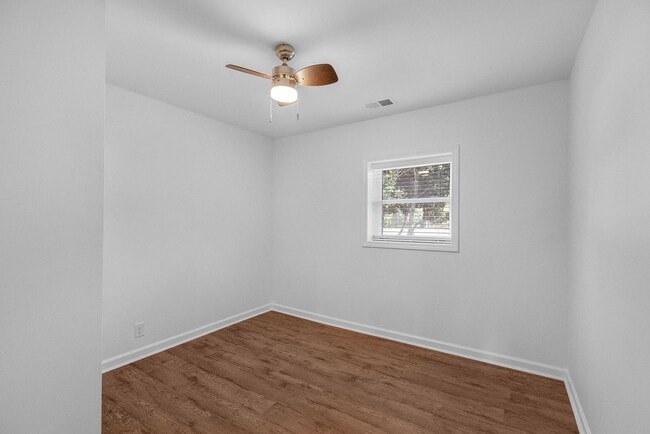 Building Photo - Renovated House on Corner Lot!