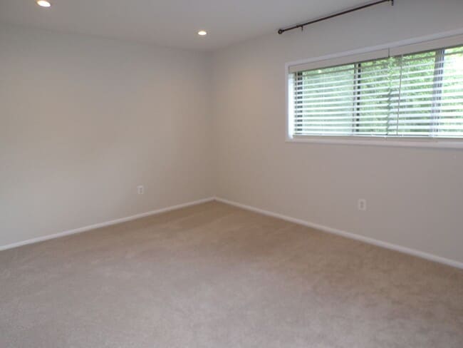 Building Photo - Two Bedroom, Two Bath Condo Located Near T...