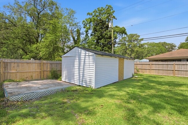 Building Photo - 12433 Deerfield Rd