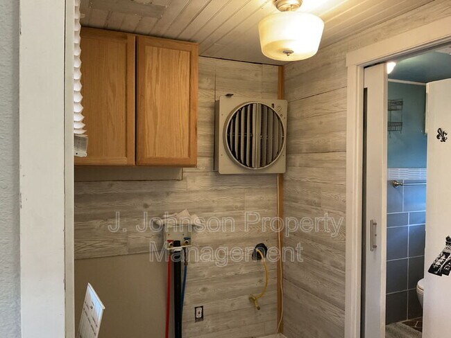 Building Photo - 1143 Wall St