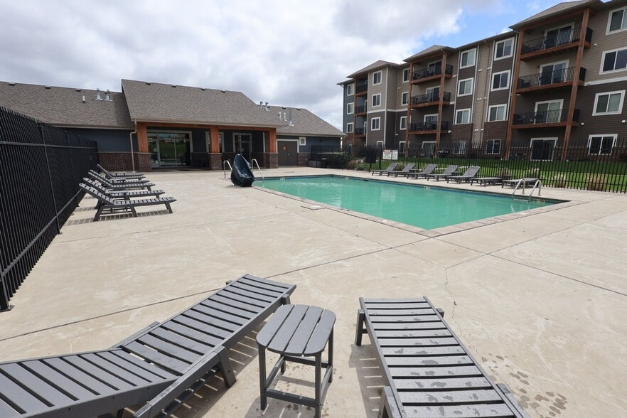 Building Photo - Welcome to Huntington Village