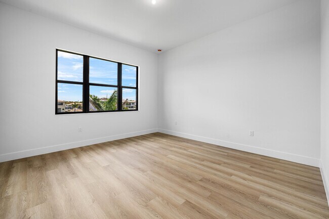 Building Photo - 9516 Riverside Pk Dr