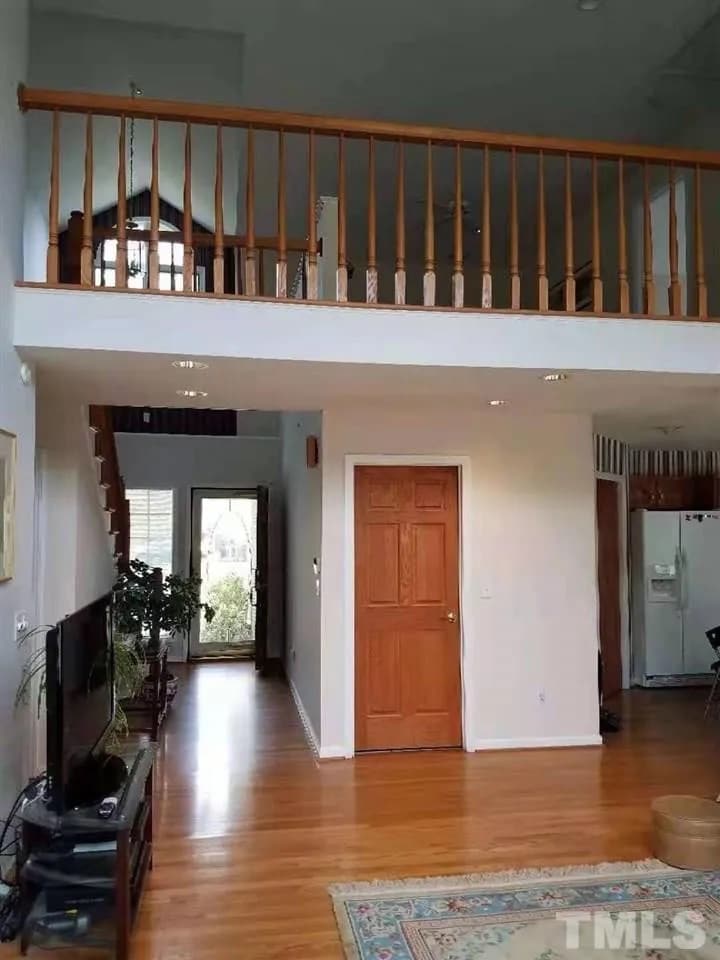 Building Photo - Room in House on Kingsway Dr