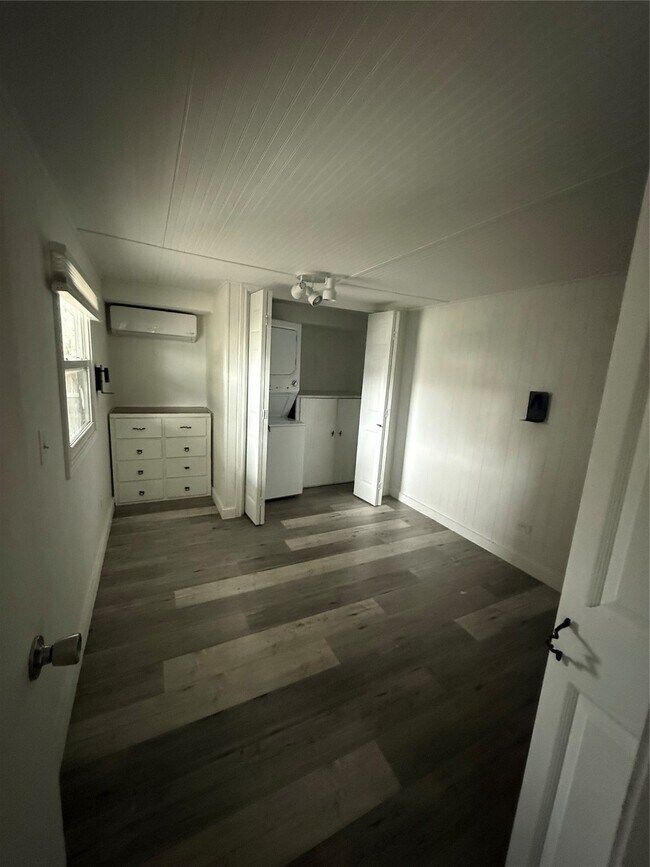 Building Photo - 310 E Jack Ave