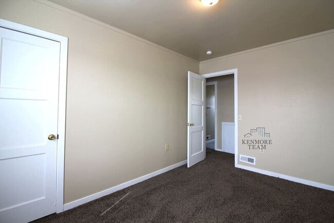 Building Photo - 408 Benham St