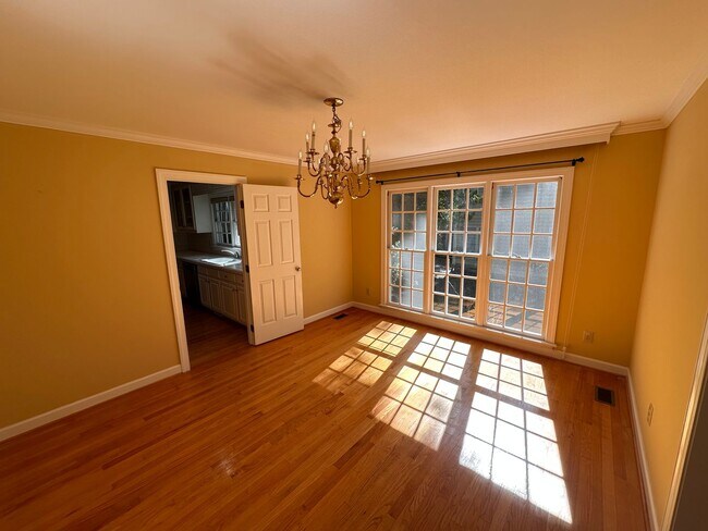 Building Photo - **West Durham 5bd / 3.5ba Oasis**