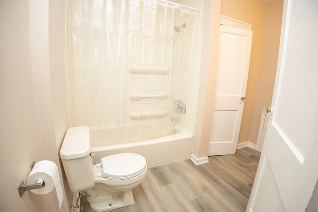 Building Photo - 927 E Dunklin St