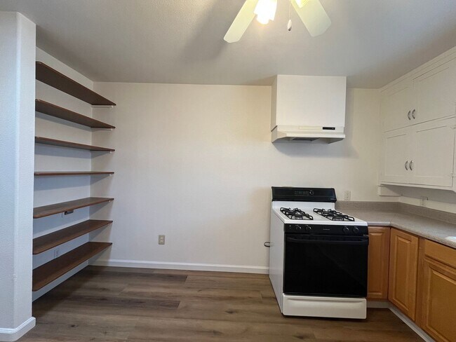 Building Photo - 1434