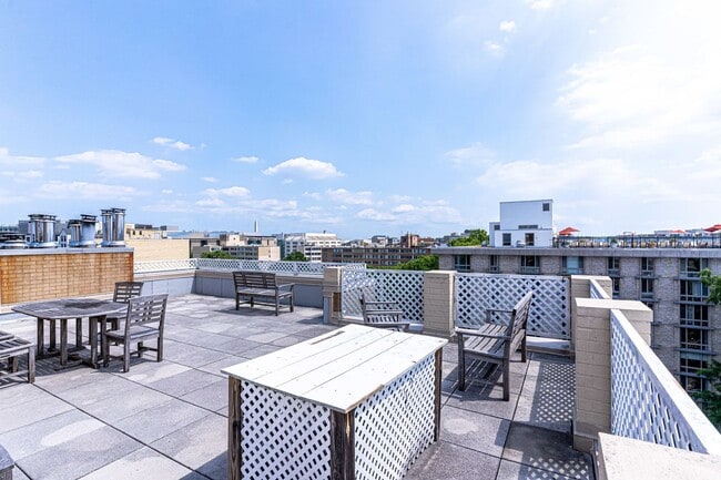 Building Photo - Beautiful One Bedroom in the Heart of Foggy Bottom| Water and Gas Included!
