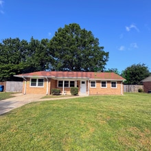 Building Photo - 949 Redwood Cir