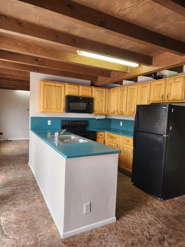 Building Photo - 2 Bedroom Home Located in Bloomfield