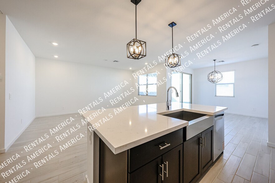 Building Photo - 15940 W Gray Fox Trl