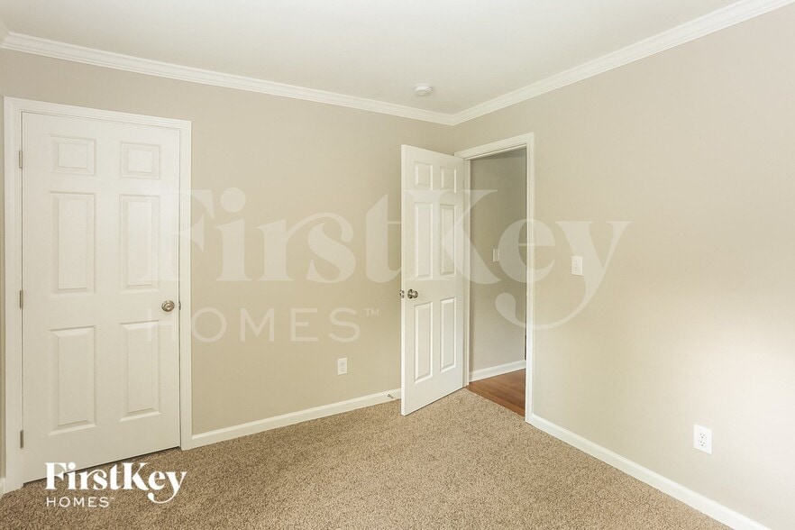 Building Photo - 5841 Branthurst Dr