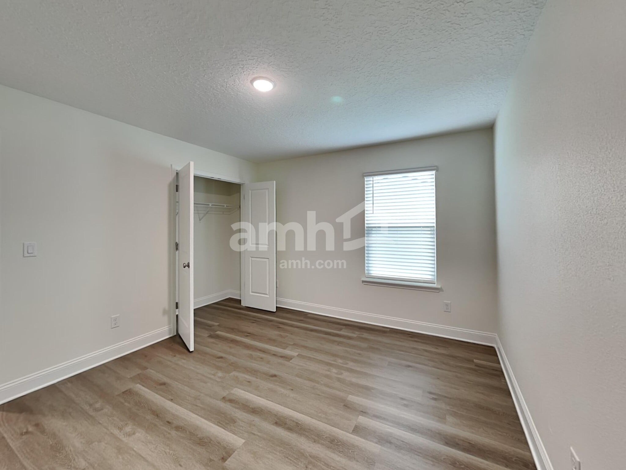 Building Photo - 11655 Hillside Dr