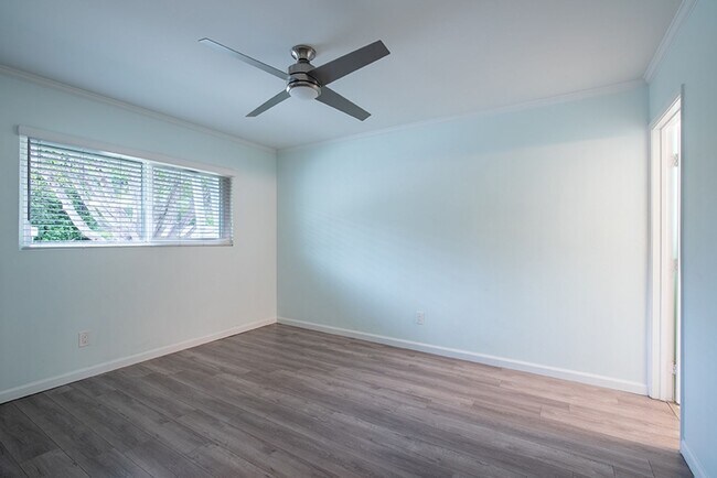 Building Photo - Charming Three Bedroom 2 Bath Home with Spacious Backyard for Entertaining!