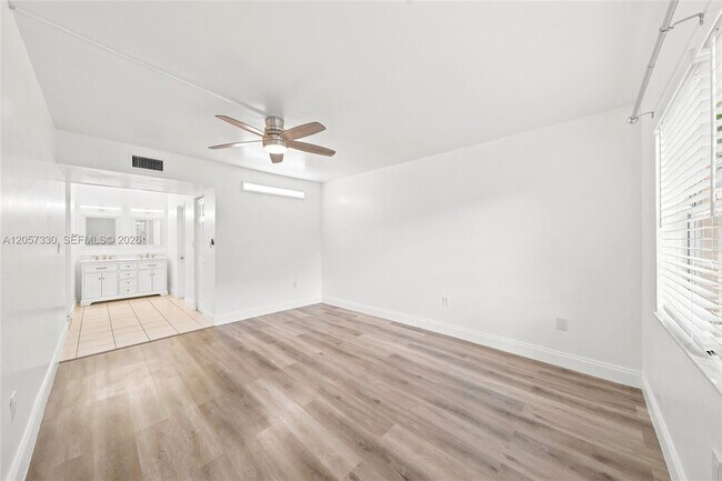 Building Photo - 4384 NW 9th Ave