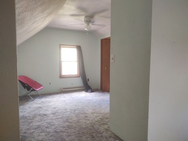 Building Photo - Great house with a big yard