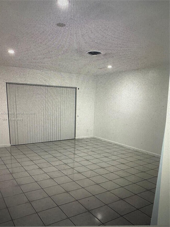 Building Photo - 9010 NW 38th Dr