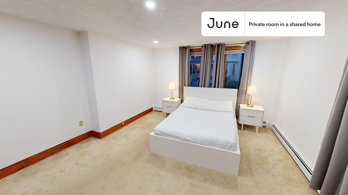 Building Photo - Private bedroom in 5 bed/2 bath Home