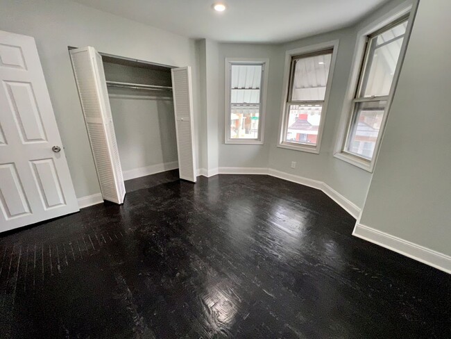 Building Photo - Gorgeous 3-Bedroom Townhouse in West Phila...