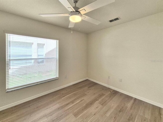 Building Photo - 2214 Green Oaks Ln