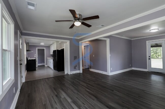 Building Photo - Charming 4-Bed, 2-Bath Gem in Atlanta's He...