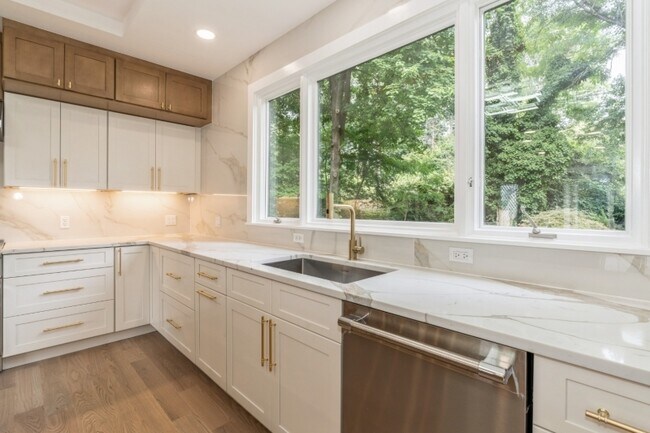 Building Photo - 66 E Gramercy Pl