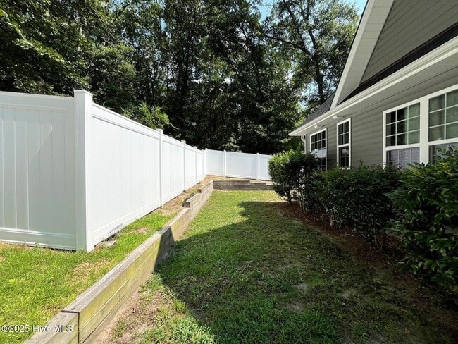 Building Photo - 145 Wayland St