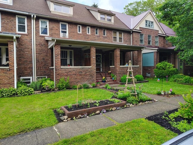 Building Photo - 755 Napier Ave