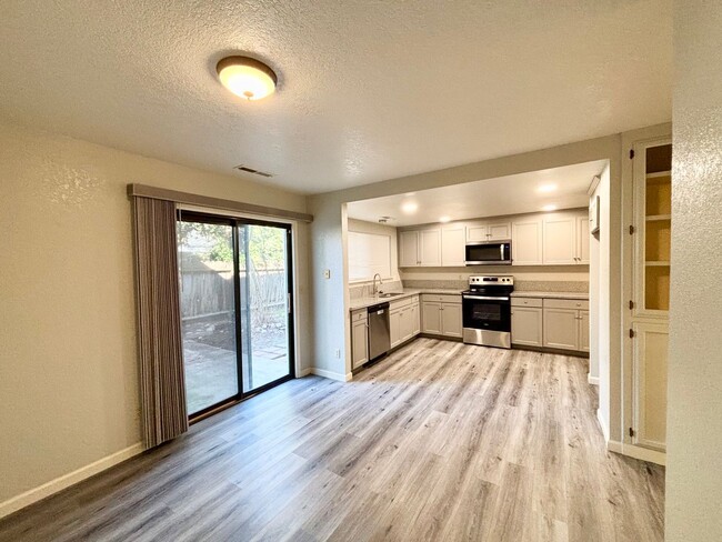 Building Photo - N. Merced: $2279 4 bedroom 2.5 bath home n...