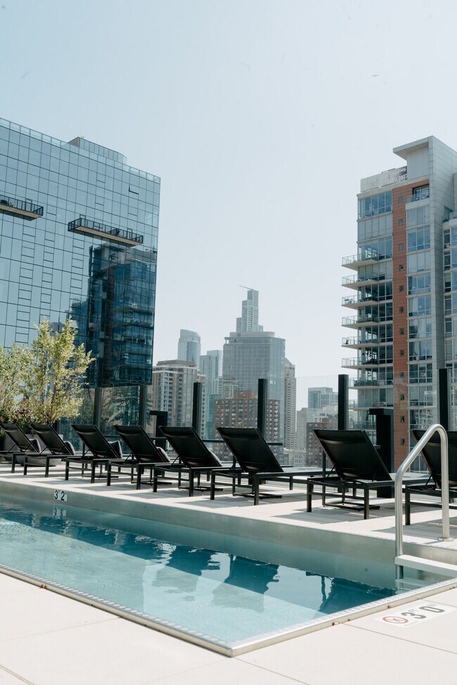 Building Photo - 755 S Clark St