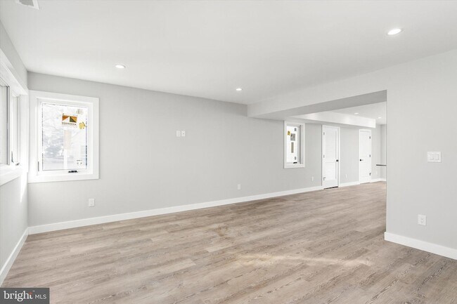 Building Photo - 92 Pennwood Dr