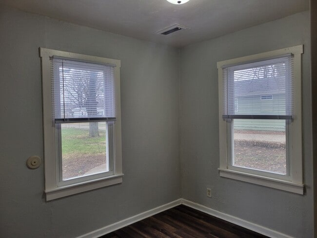 Building Photo - Your Next Home Awaits: 3 Bed 1 Bath Family!