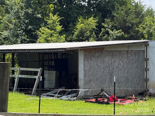 Building Photo - 321 Jennings Rd