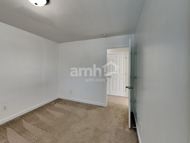 Building Photo - 2902 Island Point Dr NW