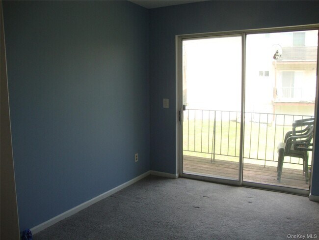 Building Photo - 276 Temple Hill Rd